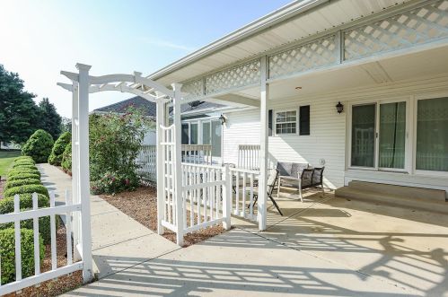 6850 Castlewood Dr, Carroll OH  43112-9786 exterior