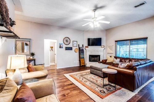 2316 Charleston Dr, Midlothian TX  76063-5177 exterior