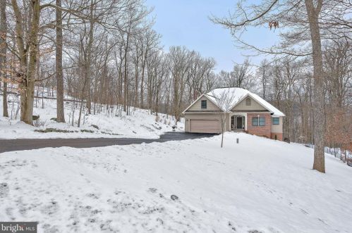 7 Winter Trl, Charnita, PA 17320-8981