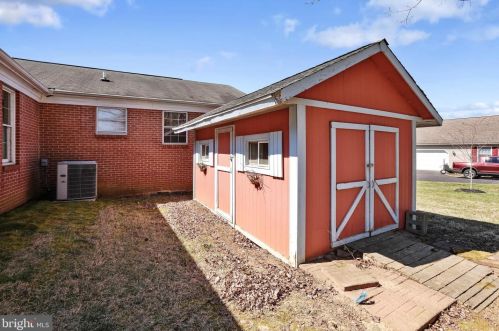 414 Old Country Club Rd, Charles Town WV  25414-5826 exterior