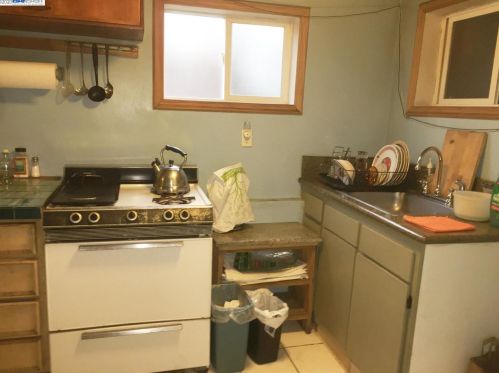 1314 51st Ave, Oakland CA 94601-5604 exterior