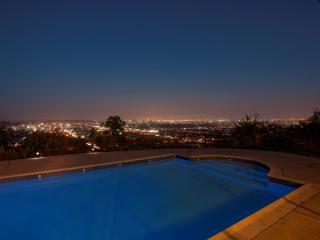 8561 Hillside Ave, Los Angeles CA  90069-1506 exterior