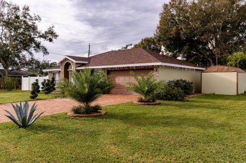 2075 4th Ave, Vero Beach FL  32962-7115 exterior