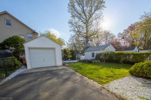 604 Galloping Hill Rd, Roselle Park, NJ 07204-1722
