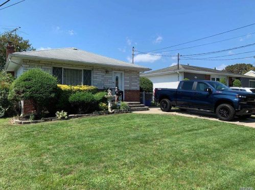 520 Fenimore Ave, Babylon, NY 11703-2004