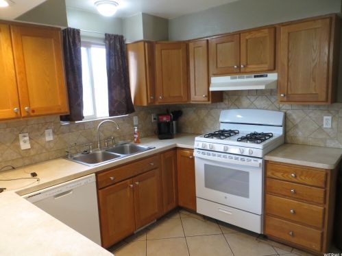 5294 Stockton St, Salt Lake City, UT 84118-6928