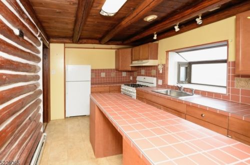 74 Pinecliff Lake Dr, West Milford Lakes NJ  07480-1381 exterior