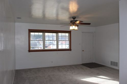 1 Nancy Dr, Jeannette PA  15644-1040 exterior