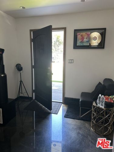 5522 Cahuenga Blvd, North Hollywood, CA 91601-2919