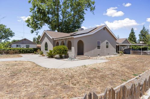 1025 Thomsen Rd, Lathrop, CA 95330-9504