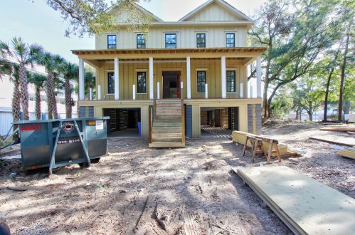 2 Driftwood Ln, Isle Of Palms, SC 29451-2313