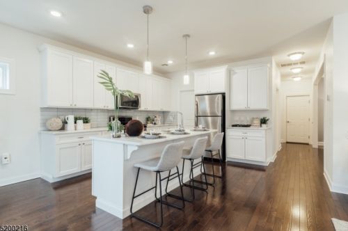 38 Walnut St, Little Falls NJ  07424-1402 exterior