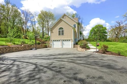 10 Boyce Rd, Danbury, CT 06811-3522