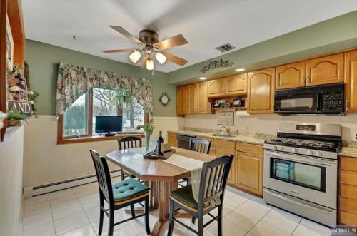 50 Sheffield St, Oakland NJ  07436-2657 exterior