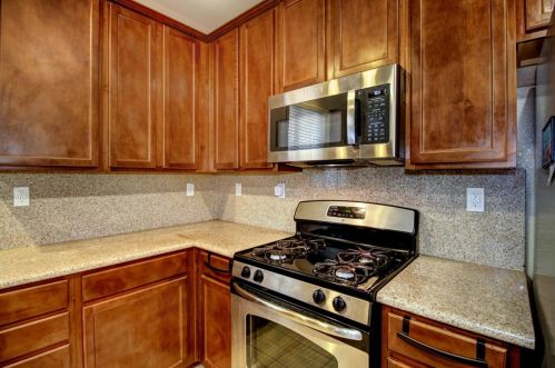 9872 Winkle Cir, Elk Grove CA  95757-6276 exterior