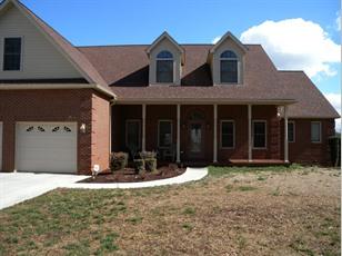 818 Riverview Dr, Friendsville, TN 37737-2206