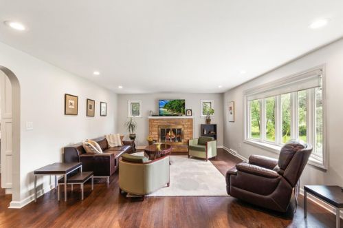 6 Orchard Dr, Flemington NJ  08822-1527 exterior