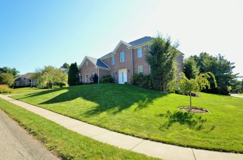1300 Sara Ct, Moon Twp, PA 15108-9061