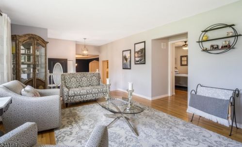 3 Hillside Dr, Clinton NJ 08809-1244 exterior