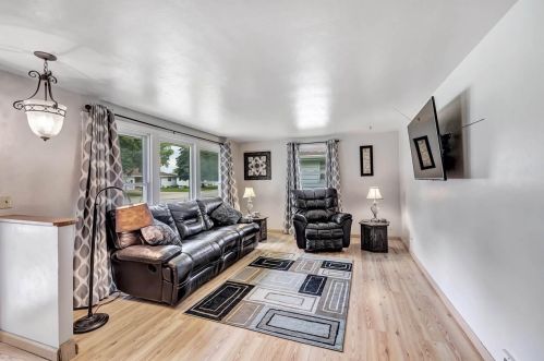 1621 Bond Ct, Green Bay, WI 54303-4506