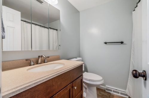 2422 Rolling Farms Rd, Glenshaw PA  15116-2564 exterior