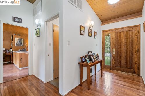 8 Rae Dr, Orinda CA  94563-4360 exterior