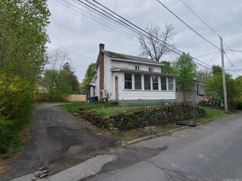 5 1st St, Cornwall Hud, NY 12520-1303