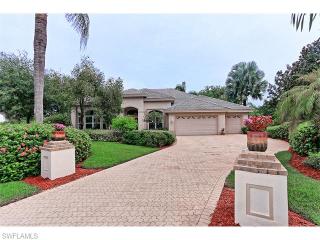 643 Shoreline Dr, Naples, FL 34119-1808