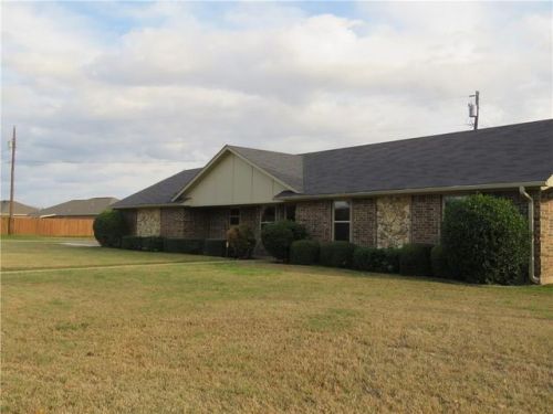 1201 Sandstone Dr, Cleburne, TX 76033-6914