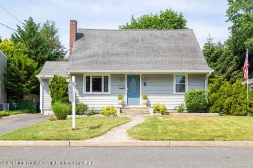 74 Davis Ln, Tinton Falls, NJ 07701-5563