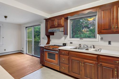 52 Lake Way, Purdy Station, NY 10578-1439