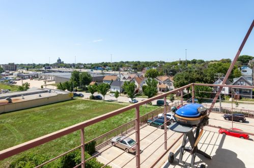 215 Maple St, Milwaukee WI  53204-4047 exterior