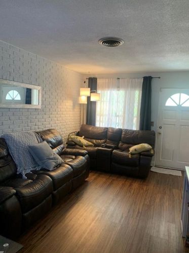 1426 Wegmann Dr, Tarpon Springs, FL 34689-5629