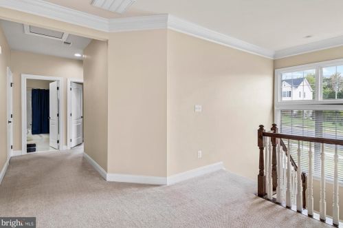 5737 Waterloo Bridge Cir, Haymarket VA  20169-8117 exterior