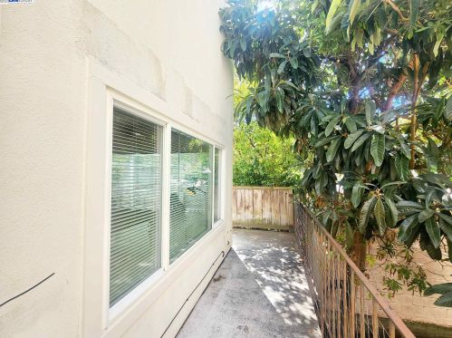 2352 Hilgard Ave, Berkeley CA  94709-1312 exterior