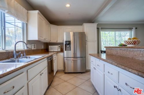 8549 Alameda St, Downey CA 90242-2621 exterior