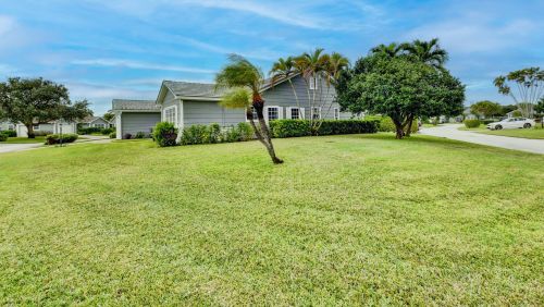 19 Holly Dr, Boynton Beach, FL 33436-5511