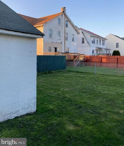 376 Amosland Rd, Holmes PA  19043-1203 exterior