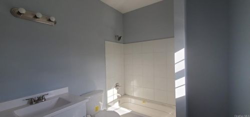 8 Mt Hope Rd, Middletown NY  10940-7128 exterior