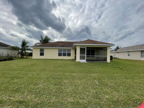 410 Willowbrook Dr, Lehigh Acres, FL 33972-1029