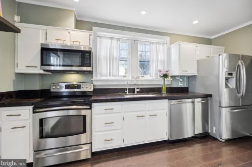 327 Highland Rd, Pottstown PA  19464-4407 exterior