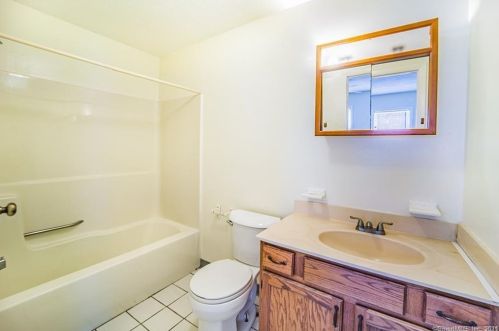 13 Grn St, Waterbury CT  06708-3538 exterior