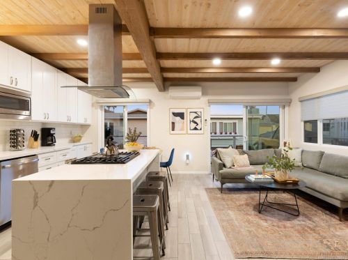 824 Anacapa Ct, San Diego CA  92109-8203 exterior