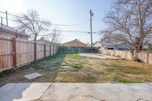 809 Vine Dr, Bakersfield CA  93307-3944 exterior