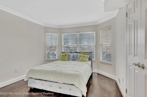 251 Tulip Ln, East Freehold NJ  07728-4033 exterior