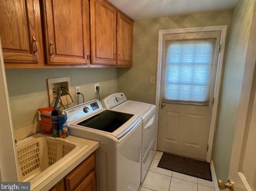 1567 Potter Dr, Pottstown PA 19464-2978 exterior