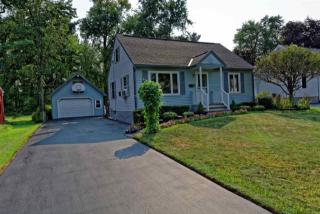 10 Wellington Rd, Bethlehem, NY 12054-3318