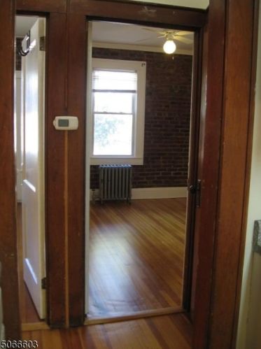 28 Willowdale Ave, Montclair NJ  07042-4605 exterior