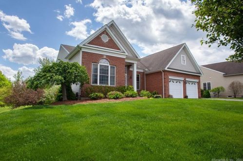 61 Vista Way, Bloomfield, CT 06002-5014