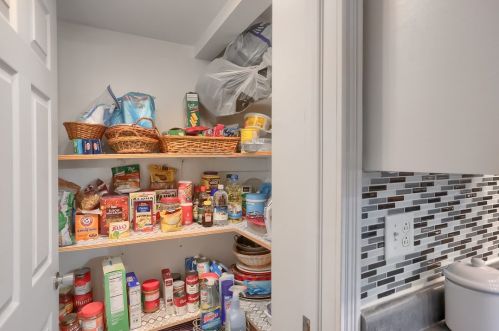 501 Camelot Dr, Pittsburgh PA  15237-4977 exterior